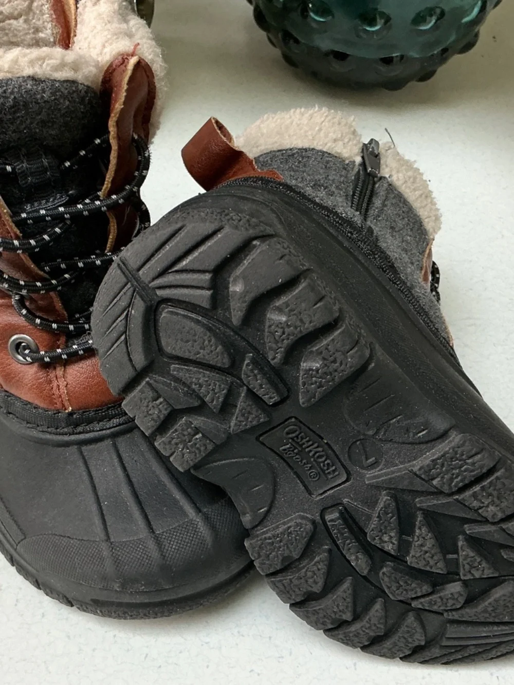 OshKosh B’Gosh Child’s Size 7 Boots